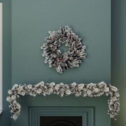 Charles Bentley Indoor Outdoor 60Cm Pre-Lit Red Berry & Pinecone Snowy Wreath - thumbnail 2