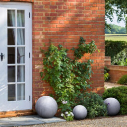 Idealist™ 25 Cm Fluted Grey Reinforced Stone Outdoor Concrete Effect Garden Decorative Ball 5.5Lbs - thumbnail 8