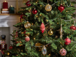 Beliani Set Of 50 Baubles Sparkle Glass Red/ Gold - thumbnail 2