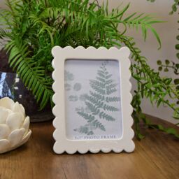Candlelight Gloss Cream Scallop Single Photo Frame (H)21.5Cm X (W)16.5Cm - thumbnail 2