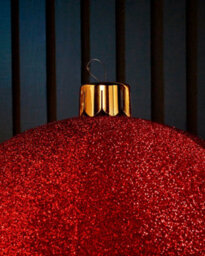 WeRChristmas Inflatable Tinsel Christmas Bauble, Red, 76 Cm - thumbnail 3
