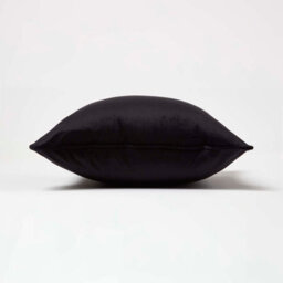 Homescapes Black Filled Velvet Cushion With Piped Edge 46 X 46 Cm - thumbnail 4