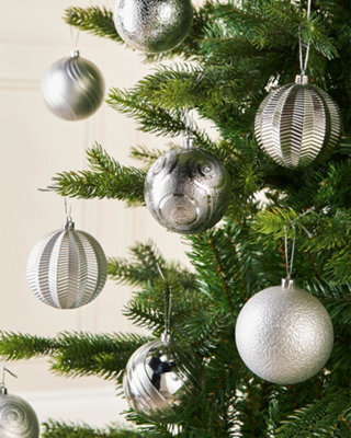 Werchristmas Silver Shatterproof Baubles 8 Cm 16 Pack - image 1