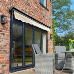Primrose Awnings 4.0M X 3.0M Retractable Manual Half Cassette Charcoal Frame Ivory Awning Outdoor Patio Canopy - thumbnail 5