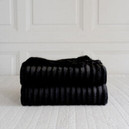 Homes & Linen Chunky Ribbed Cord Faux Fur Velvet Touch Sofa Bed Throwover Soft Touch Blanket Black (200 X 240Cm) - thumbnail 2