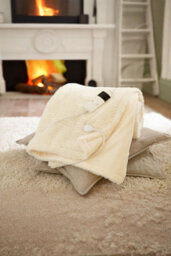 Deyongs Sandringham Cream Faux Fur Heated Throw 130X170Cm Luxurious Electric Ultra-Soft Blanket 10 Temperature Settings - thumbnail 2
