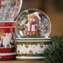 Villeroy & Boch Christmas Toys Small Bear Snow Globe - thumbnail 3