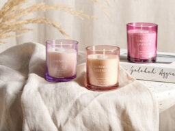 Beliani Set Of 3 Scented Candles Sheer Joy Soy Wax Floral Notes - thumbnail 2