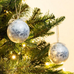 The Christmas Workshop 70899 Set Of 14 Silver & White Snowflake Christmas Baubles  - thumbnail 5