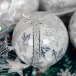 The Christmas Workshop 70899 Set Of 14 Silver & White Snowflake Christmas Baubles  - thumbnail 7