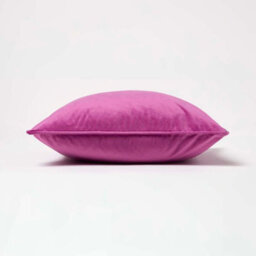 Homescapes Hot Pink Filled Velvet Cushion With Piped Edge 46 X 46 Cm - thumbnail 4