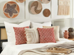 Beliani Throw Cushion Rhus Cotton 45 X 45 Cm Red Geometric Pattern - thumbnail 2