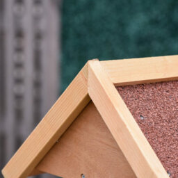Pawhut Wooden Bird Feeder W/ Cross-Shaped Support Feet Weather Resistant Roof - thumbnail 7