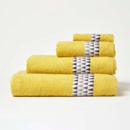 Homescapes Geometric 100% Cotton Bath Sheet, Ochre - thumbnail 2