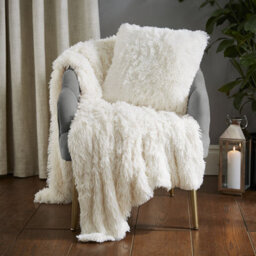 Catherine Lansfield Extra Large Cuddly Deep Pile Faux Fur Family Size Large Blanket Throw Cream - thumbnail 3