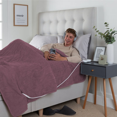 Slumberdown Comfy Hugs Throw Heated Blanket Deluxe Plum 130X160Cm Soft Fleece - image 1