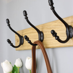 Oakcrafts - Handcrafted Solid Oak Coat Rack With Cast Iron Satin Black Hooks 750mm - 5 Hooks - thumbnail 1