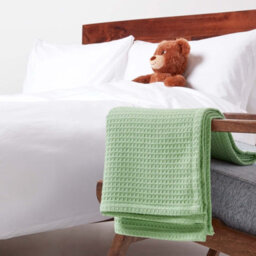 Homescapes Organic Cotton Waffle Baby Blanket Sage Green, 125 X 150 Cm - thumbnail 5