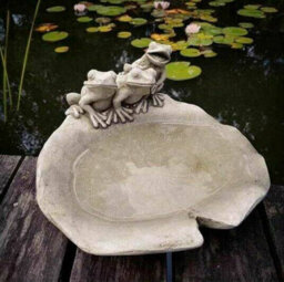 Burgess Frogs On Lily Stone Bird Feeder Bath Statue Outdoor Garden Ornament British Made Sculpture - thumbnail 1