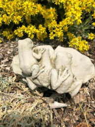 Burgess Frogs On Lily Stone Bird Feeder Bath Statue Outdoor Garden Ornament British Made Sculpture - thumbnail 3
