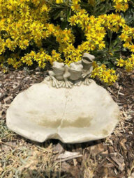 Burgess Frogs On Lily Stone Bird Feeder Bath Statue Outdoor Garden Ornament British Made Sculpture - thumbnail 2
