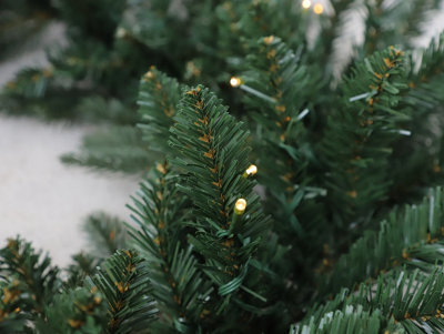 Outdoor Living (NW) Ltd 270Cm Premium Mixed Branch Pre-Lit Green Christmas Garland - With Timer - image 1