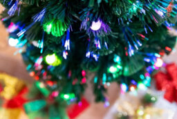 Shatchi 3Ft/90Cm Berries Balls Fibre Optic Christmas Tree Led Pre-Lit - thumbnail 4