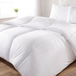 Julian Charles Home Super Soft Microfibre 13.5 Tog Duvet - thumbnail 3