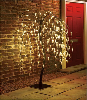 Spot On Dealz 5 Ft Weeping Willow Tree Outdoor Christmas Decorations 240 Led Tree Lights With Metal Flat Base For Xmas Warm White