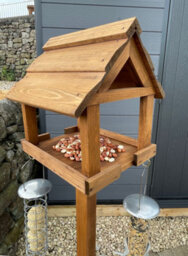 Charles Taylor Premium Bird Feeding House - thumbnail 3