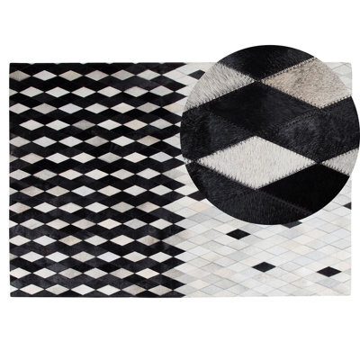 Beliani Rug Maldan Black 140 X 200 Cm Leather - image 1