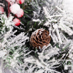 Evre 9Ft, 275Cm Snow Frosted Artificial Christmas Garland, Pine Cone, Berries Branches, Indoor, Wall Hanging Decoration - thumbnail 6