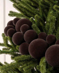 Werchristmas Espresso Velvet Christmas Bauble Garland 9 Ft, 84 Shatterproof Baubles - thumbnail 3