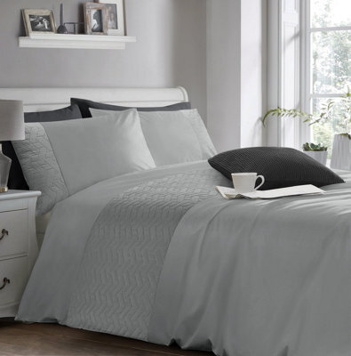 Velosso Pinsonic Design Duvet Cover & Pillowcase Set In Elegant - Modern Bedding For Sleek Bedroom Decor, Button Enclosure - Silver