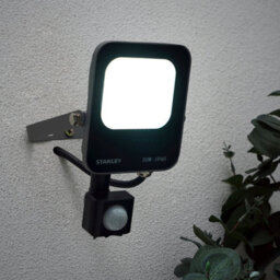 Stanley Ik10 Black Mains-Powered Cool Daylight Outdoor Led Pir Floodlight 2200Lm - thumbnail 1