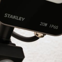Stanley Ik10 Black Mains-Powered Cool Daylight Outdoor Led Pir Floodlight 2200Lm - thumbnail 3