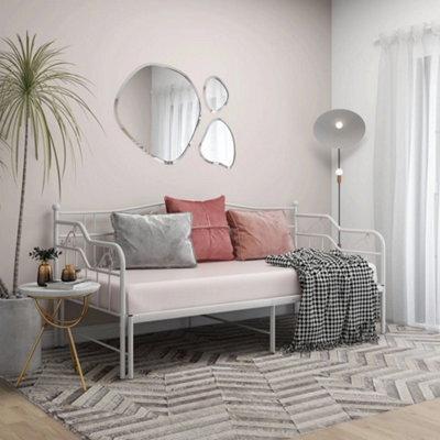 Berkfield Pull-Out Sofa Bed Frame White Metal 90X200 Cm - image 1