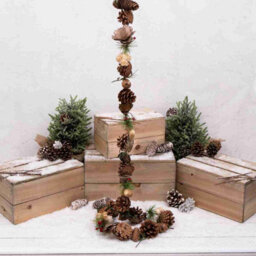Annibells Christmas Pine Cone Garland Red Berries & Gold Glitter 150Cm (8067)