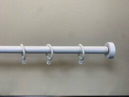 eXtreme Cream Curtain Pole For Patio 150 To 280Cm Extendable Curtain Pole Includes Finials, Rings, & Brackets
