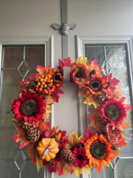 Brass Bee Wreath Hanger - Grey Finish - thumbnail 6