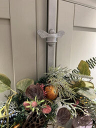 Brass Bee Wreath Hanger - Grey Finish - thumbnail 5