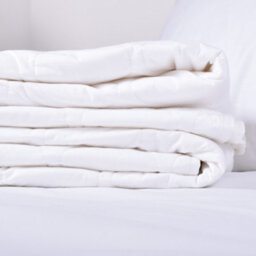 Lancashire Textiles 1Tog Cotton King Duvet Anti-Allergic Lightweight Blanket For Deep And Comfortable Sleep- 225 X 220Cm - thumbnail 4