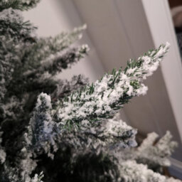 Samuel Alexander 8Ft (240Cm) Premier Slim Green Lapland Spruce Snow Flocked Christmas Tree Pe Pvc Mixed Branches - thumbnail 5