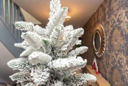 Shatchi 7Ft Christmas Tree Pre Lit Flocked Snow Covered Luxury Hinged Xmas Home Decore - thumbnail 4