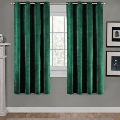 Aspire Homeware Emerald Green Blackout Velvet Curtain Thermal Insulated Eyelet Window Curtain Pair (W)168Cm X (D)137Cm
