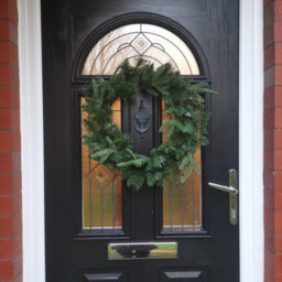 Samuel Alexander 50Cm Hanging Artificial Green Norfolk Pine Christmas Wreath With Pe & Pvc Tips - thumbnail 9