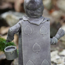 Burgess Knave Of Spades Resin Statue Alice In Wonderland Sculpture Garden Outdoor Decoration Large Home Ornament - thumbnail 6