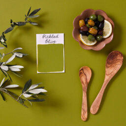 Rust-Oleum Pickled Olive Satin Bathroom Wood & Cabinet Paint 750Ml - thumbnail 4