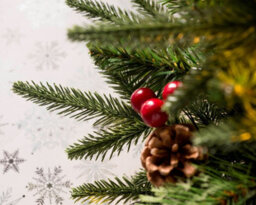 WeRChristmas Pre-Lit Victorian Christmas Tree With Berries, Pinecones And Warm White Leds, 5Ft - thumbnail 5