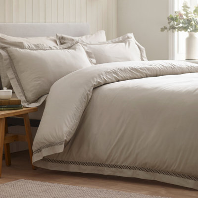 Catherine Lansfield Classic Lattice Lace Single Duvet Cover Set With Pillowcase Natural - image 1